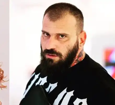 Миска от "Ергенът" скочи на Емо Каменов, направи го на 2 стотинки