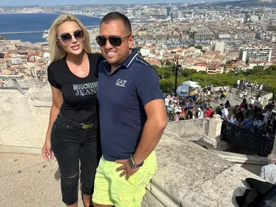 Най-големият бюст в чалгата на обиколка из Европа