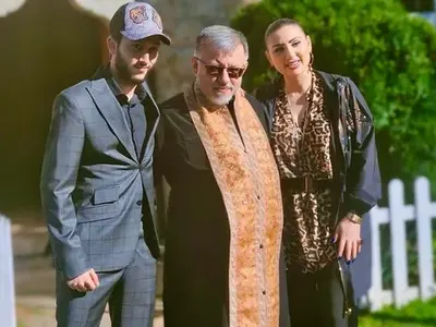 Отчаяни опити: Софка рисува икони, надява се църквата да вкара сина й в правия път