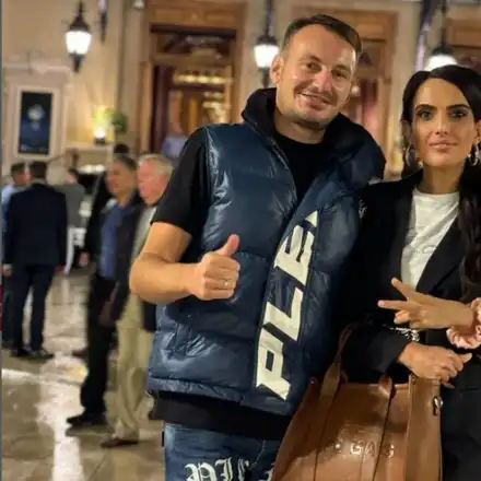 Пиленцата от Монако с емблема на "Майбах"