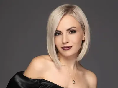 Поли Генова изглади бръчките с лазер