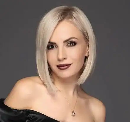 Поли Генова изглади бръчките с лазер