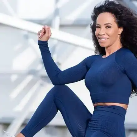 ПОРЕДНА ЗЛОПОЛУКА! Маги Сидерова губи пръстите на ръката си? (ВИДЕО)