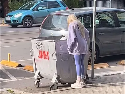 ШОК: Дени от „Игри на волята“ рови в кофа за боклук (СНИМКА)