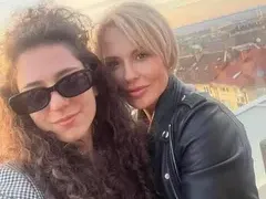 Щерката на Стефания Колева - красавица като майка си