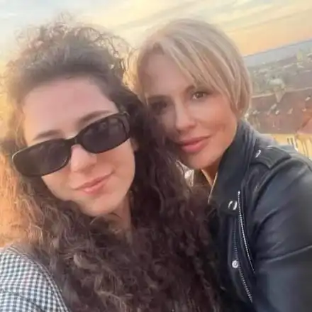 Щерката на Стефания Колева - красавица като майка си