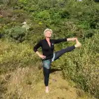 Силвена Роу тренира с консерви