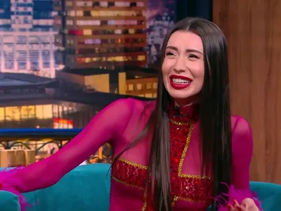 Скандалната Санта Китана печели от порно (Снимки)