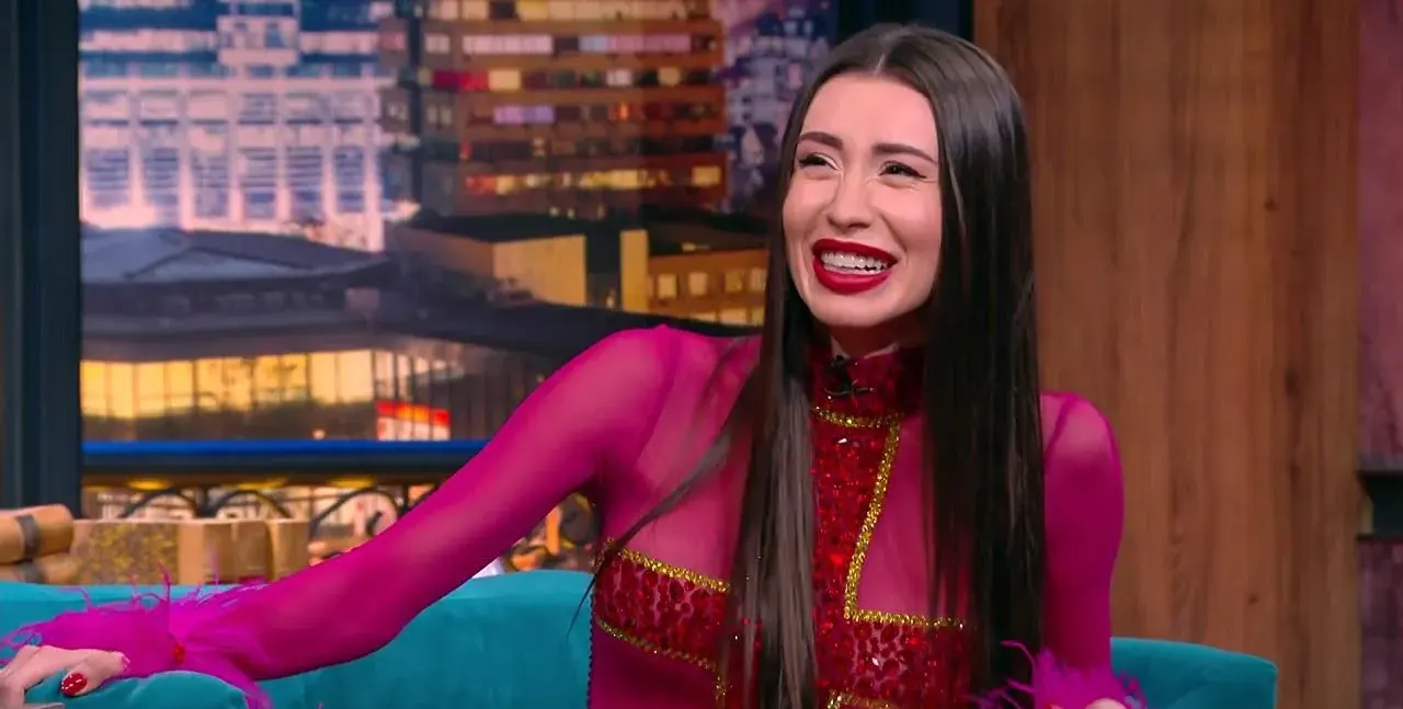 Скандалната Санта Китана печели от порно (Снимки)