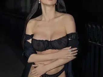 Скандалната Санта Китана печели от порно (Снимки)