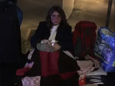 Удариха дъното: Две от тризначките просят в Лондон, за да се приберат у нас