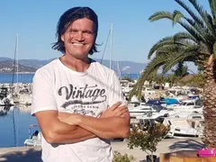 Влади Априлов: Лъжа мигрантите в очите, че България ще се оправи