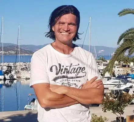 Влади Априлов: Лъжа мигрантите в очите, че България ще се оправи