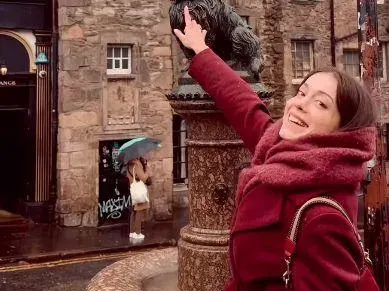 ВЛЮБЕНИ! Ергенът Виктор и новото гадже щастливи в Шотландия (СНИМКИ)