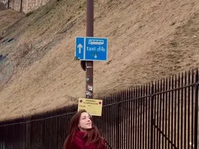 ВЛЮБЕНИ! Ергенът Виктор и новото гадже щастливи в Шотландия (СНИМКИ)