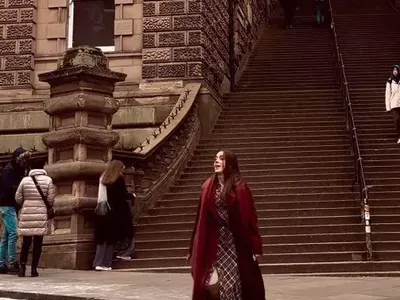 ВЛЮБЕНИ! Ергенът Виктор и новото гадже щастливи в Шотландия (СНИМКИ)