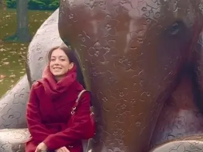 ВЛЮБЕНИ! Ергенът Виктор и новото гадже щастливи в Шотландия (СНИМКИ)