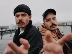 Феновете реват: „Молец“ се разпада!