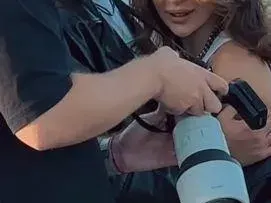 ЗАД КАДЪР! Вижте как Ергена и Ивка Бейбе се гушкат! (Папарашки снимки)