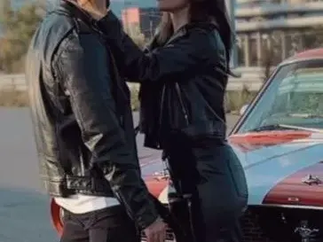 ЗАД КАДЪР! Вижте как Ергена и Ивка Бейбе се гушкат! (Папарашки снимки)