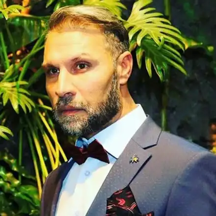 Защо гласът на  „Биг Брадър” е друг?