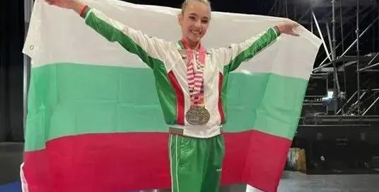 Златната Елвира Краснобаева бяга от България, избра Армения