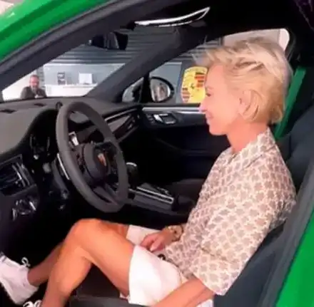 50-годишната Нана се пенсионира и яхна „Порше” за 160 бона