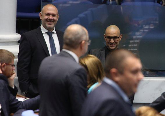 Слави Трифонов вкара бодигарда си в парламента