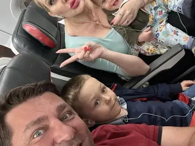 Антония Петрова на делфинариум