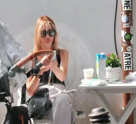 Бившата на Башар показа бебето