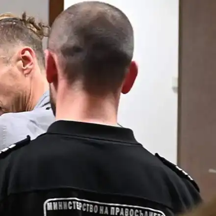 Димо Алексиев е алкохолик поне от 6 години. Пияният актьор предложил 1000 лева подкуп на полицаите