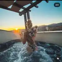 Джулка си свали банския