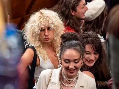 Дъщерята на президента се дипломира облечена в черно и бяло (Снимки)