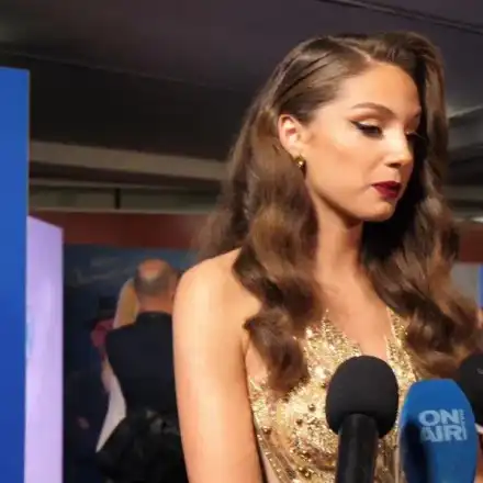 Екранната жена на Гунди свързана с футбола