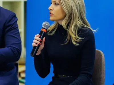 Ето ги най-красивите депутатки в 51-вото Народно събрание (СНИМКИ)