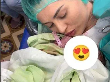 Финалистка в "Ергенът" роди от турски богаташ СНИМКИ