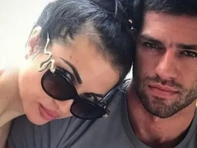 Гаджето на Райна я заряза заради лекарка! Певицата остава стара мома