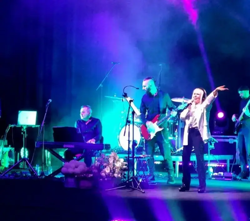 ГАФ! Лили Иванова пропадна на сцената!