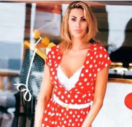 Ивон от Биг Брадър крие белег от операция на адамова ябълка (СНИМКИ)