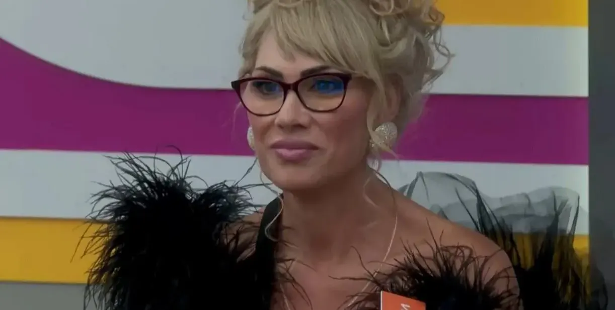 Ивонне лъсна  в сайт за  травестити