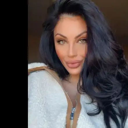 КРАЙ НА ЛУКСА! Мис България го закъса, тръгна с „шушляци“