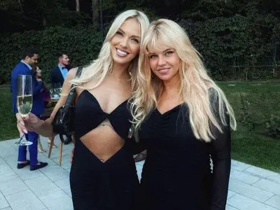 Майката на Натали секси като нея