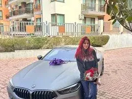 Марешка с лимузина от новото гадже (Батко й е с 15 години )