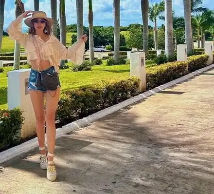 Михаела Маринова се разголи през ноември СНИМКИ