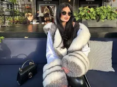 Мис България дразни хейтърите: Палтото ми струва 20 бона, цената не е от значение