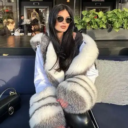 Мис България дразни хейтърите: Палтото ми струва 20 бона, цената не е от значение