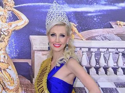 Мисис Баба опъва бръчки със зехтин