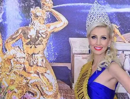 Мисис Баба опъва бръчки със зехтин