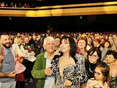 МРЪСЕН НОМЕР: Панайот пак прецака Кичка (Снимки)