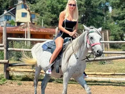 Надежда Вишева от "Ергенът" била ослепителна, гледат я с тъмни очила